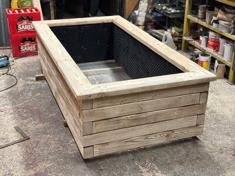 Vyvýšené záhony z masívu - 2