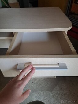 Predám zachovalý písací stôl - 2