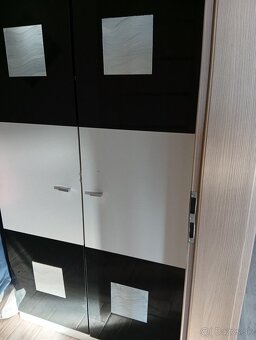 Šatníková skriňa - 2