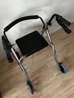 Chodítko pre seniorov Rollator - 2