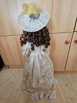 Porcelánová bábika - 2