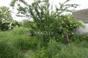 Stavebný pozemok so starým domom, s výmerou 860 m2 v... - 2