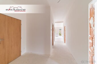 3 IZBOVÝ BYT – TRNKOV, 89 M2, KRYTÉ PARK. MIESTO - 2