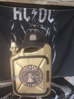 Mini bar na cesty AC/DC - 2