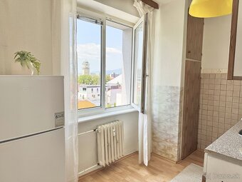 NA PREDAJ | 3 izbový byt s balkónom, 65 m2, centrum mesta - 2