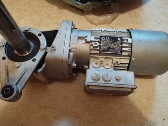 Motor s prevodovkou - 2