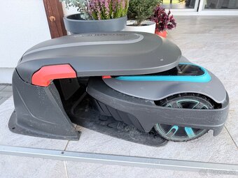 Robotická kosačka Gardena Sileno City 400 Smart + Domček - 2