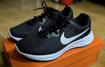 Predám pánske NIKE ROVOLUTION 6NN black/white - 2