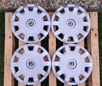 R15 PUKLICE ŠKODA OCTAVIA - 2