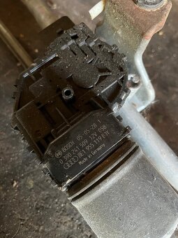 Motorček stieračov audi a4 b7 - 2