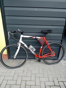 Predám cestný bicykel Fuji - 2