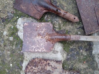 Staré vojenské lopatky - 2