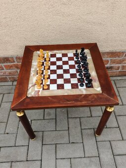 Šachový stolík s dreveným šachom - 2