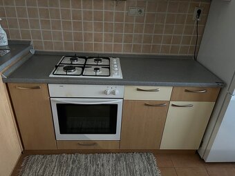 Kuchynské skrinky a potravinová skriňa - 2