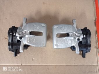 Zadné strmene Audi A4 b8 - 2