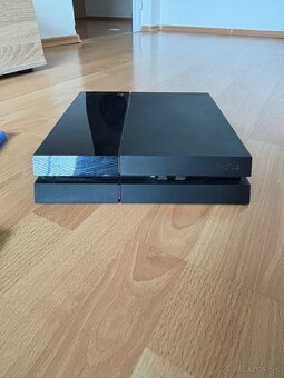 Playstation 4 - 2
