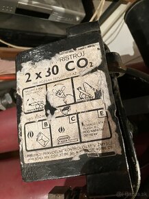 2 x 30 kg CO2 s vozíkom - 2