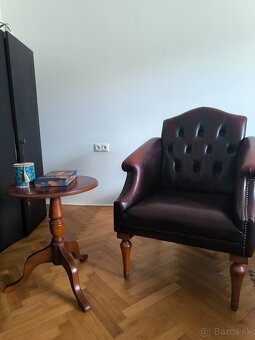 Exkluzívny Vintage set: 2 kožené kreslá a stolík z Talianska - 2