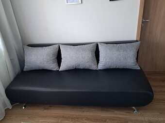 Čierny kožený rozkladací gauč - 2