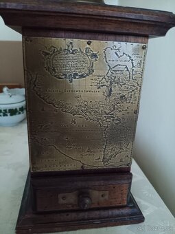 Starý mlýnček na kávu s mapou, výška 36cm - 2