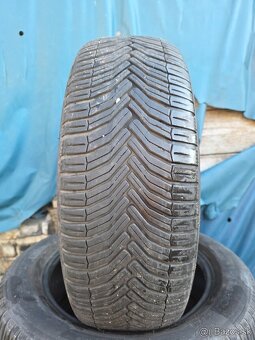 Ponúkame 4 zimné pneumatiky Michelin Crosclimat 215/60 R17 - 2