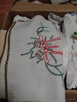 Obrusy s vianočným motívom. - 2