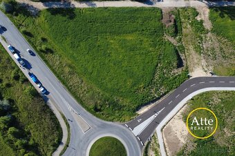 Komerčný stavebný pozemok 1186 m² - 2