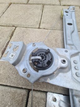 Peugeot 207 stahovačka p.p - 2