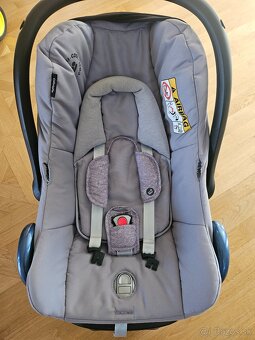 Autosedačka Maxi Cosi Cabriofix + Isofix základňa - 2