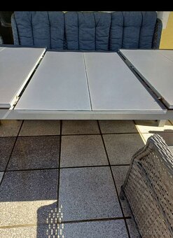 Predám záhradnú zostavu stôl 4 kreslá 3 sed podsedaky - 2