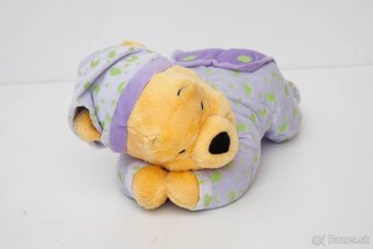 Macko Pu ležiaci so svietiacimi prvkami - 2