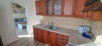 Dvojizbová tehla v centre mesta s lodžiou - 2