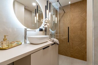 NA PREDAJ ZREKONŠTRUOVANÝ 3-IZBOVÝ BYT NA ULICI VÝSTAVBY, KO - 2