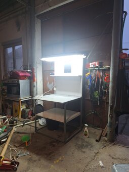 Pracovný stôl s osvetlenim - 2