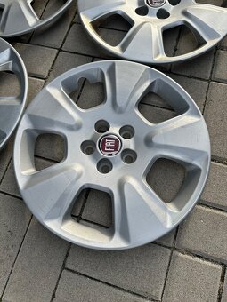 Predám Fiat puklice veľkosť r15 - 2