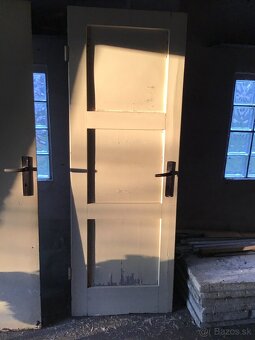 STARé BIELE DVERE AJ VYMENíM - 2