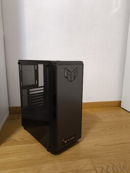 Gigabyte P550B + skrinka Zalman S4 - 2