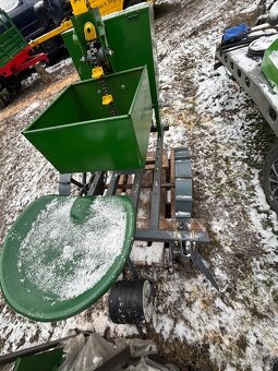 Sadzač na zemiaky s prihnojovanim - 2