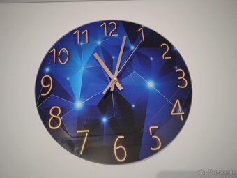 Nástenné hodiny, masážny vankúš a guličky - 2