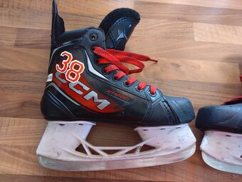 Hokejove Junior korcule 2,5 (35,5) - 2