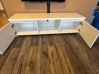 Tv stolík - biely - 2