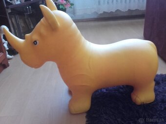Skákacie zvieratko nosorožec - 2