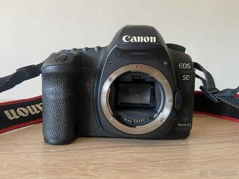 Canon EOS 5D Mark II + blesk Canon Speedlite 550EX - 2