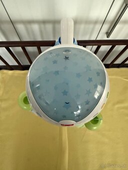 Kolotoč nad postieľku fisherpice - 2