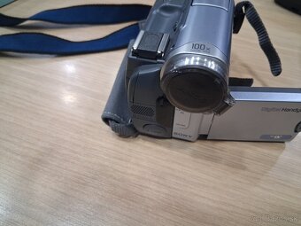 Predám videokameru SONY HANDYCAM DCR-TRV 12E - 2