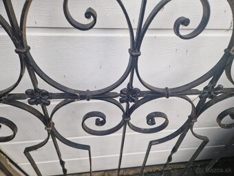 Starožitná kovaná okenná mreža 4 - 2