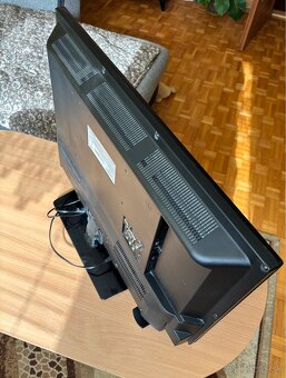 Hyundai 32” Full HD Smart TV - 2