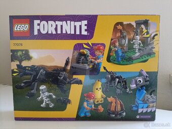Lego Fortnite 77075 Peely & Sparkplug's Camp - 2
