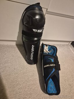 Predám hokejovú výstroj pre dieťa 9-12r - 2