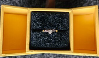 2,2g Zásnubný prsteň z bieleho zlata 14K s diamantom 0,15ct - 2